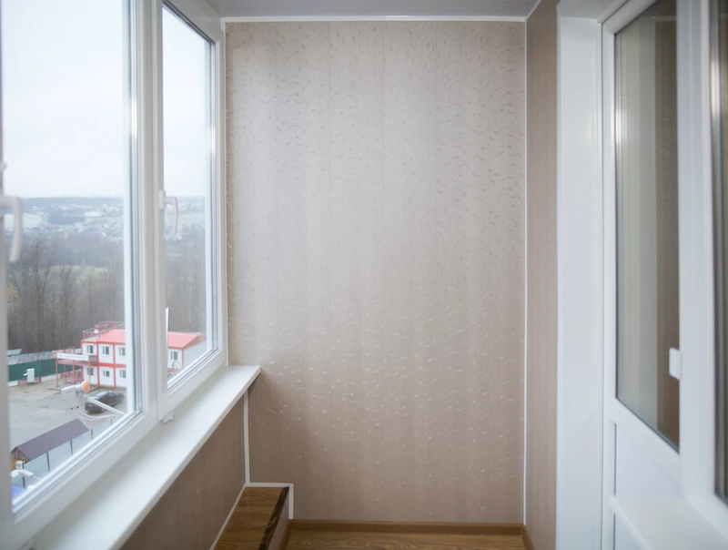 Отделка балконов и лоджий недорого в Москве